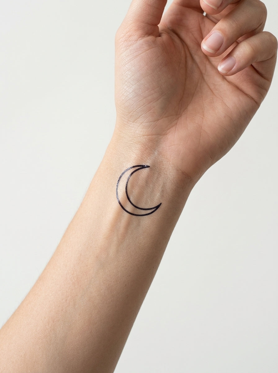 Tatouage Croissant de Lune appliqué sur poignet