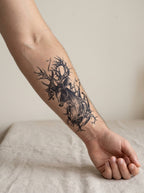 Tatouage Cerf Couronné appliqué sur avant-bras