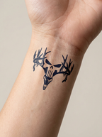 Tatouage Cerf Squelette appliqué sur poignet
