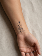 Tatouage Baiser d'Amour appliqué sur poignet