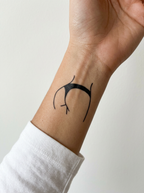 Tatouage Silhouette Sensuelle appliqué sur poignet