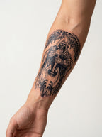 Tatouage Sentinelle des Ombres appliqué sur avant-bras