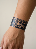 Tatouage Bracelet Masque Ancien appliqué sur poignet