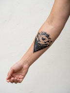 Tatouage Rose Géométrique appliqué sur avant-bras