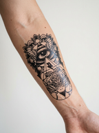 Tatouage Regard Sauvage appliqué sur avant-bras