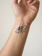 Tatouage Petite Tortue appliqué sur poignet