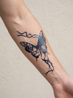 Tatouage Papillon Enchaîné appliqué sur avant-bras