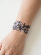 Tatouage Bracelet Papillon Bohème appliqué sur poignet