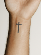 Tatouage Croix simple appliqué sur poignet