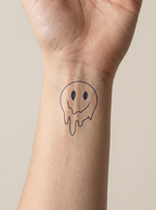 Tatouage Smiley Fondant appliqué sur poignet