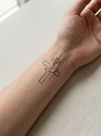 Tatouage Croix de Paix appliqué sur poignet