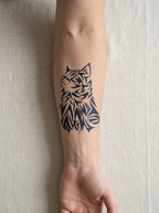 Tatouage Chat Tribal appliqué sur avant-bras