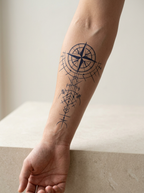 Tatouage Boussole Solaire appliqué sur avant-bras