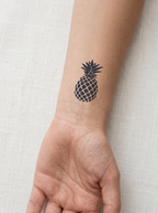 Tatouage Ananas Tropical appliqué sur poignet
