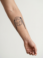 Tatouage Fille aux Tresses appliqué sur avant-bras