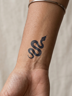 Tatouage Serpent Ondulé appliqué sur poignet