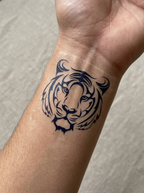 Tatouage Tigre Impérial appliqué sur poignet