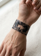 Tatouage Bracelet Roses et Masque appliqué sur poignet