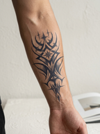 Tatouage Flamme Totémique appliqué sur avant-bras